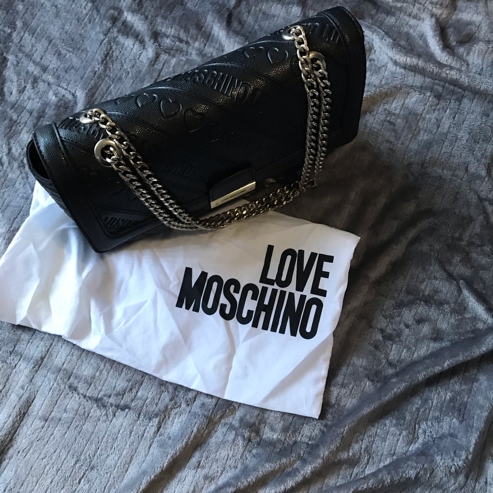Love Moschino shoulder bag.